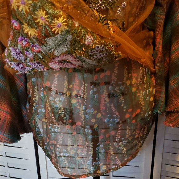 Brown Floral Knit Vest - Picture 9 of 12